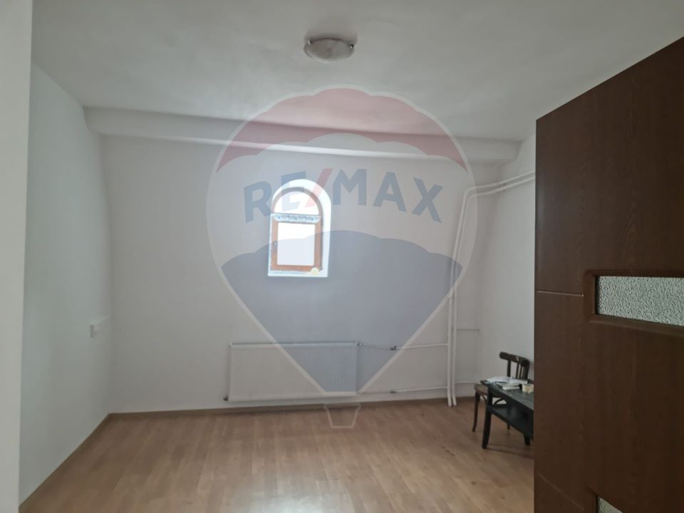 20sq.m Commercial Space for rent, Central area