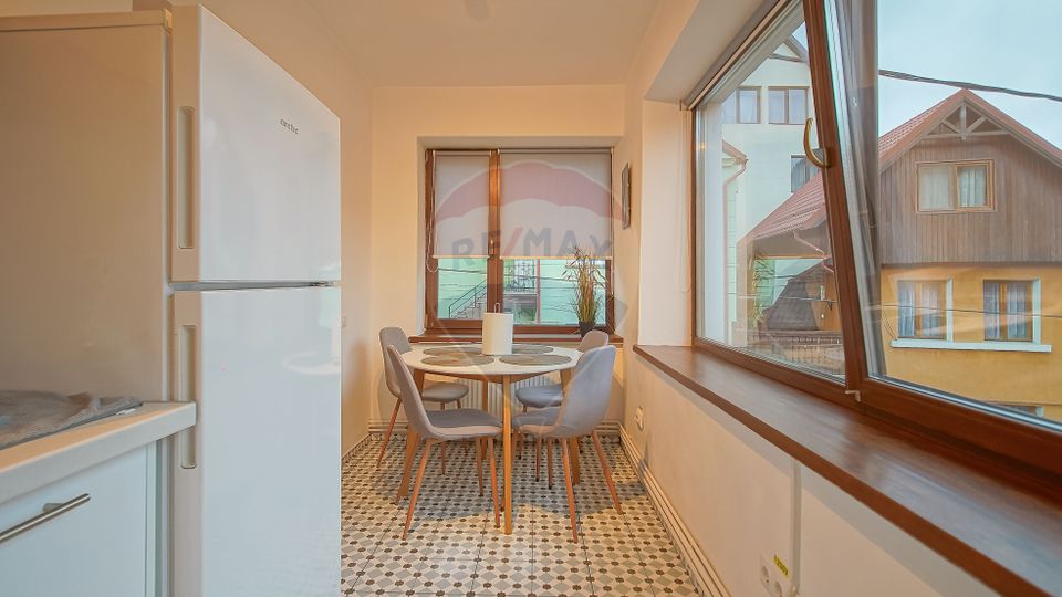 Casa cu 5 studiouri independente, terasa rooftop, vedere montana