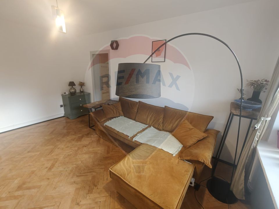 Apartament cu 3 camere de inchiriat Victor Babeș etaj 1