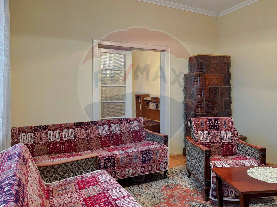 Casă / Vilă cu 5 camere de vânzare în Aleșd zona Ultracentral