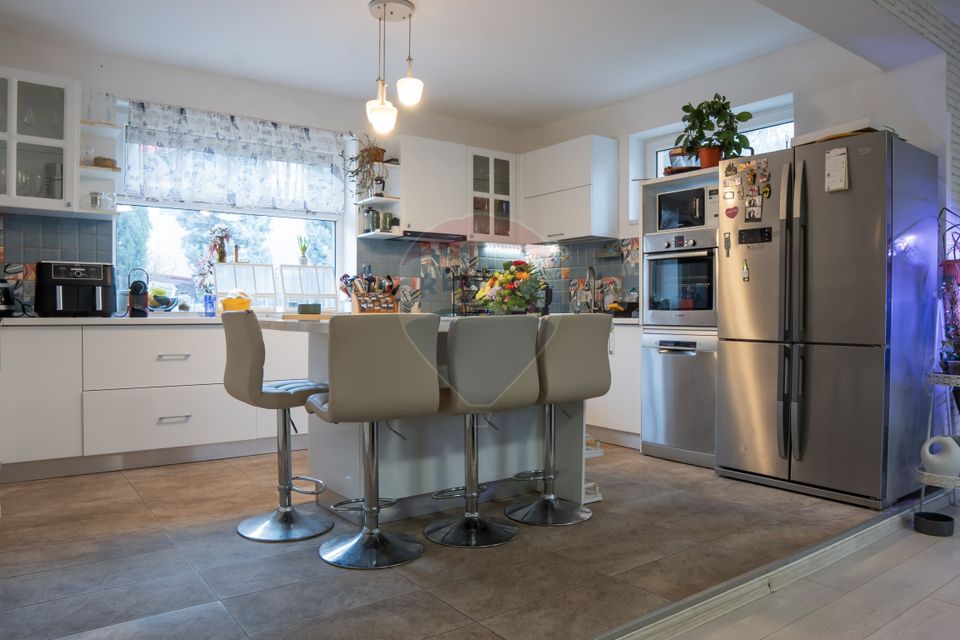 DE VANZARE Reședință Premium cu Piscină și Teren Generos – Chiajna