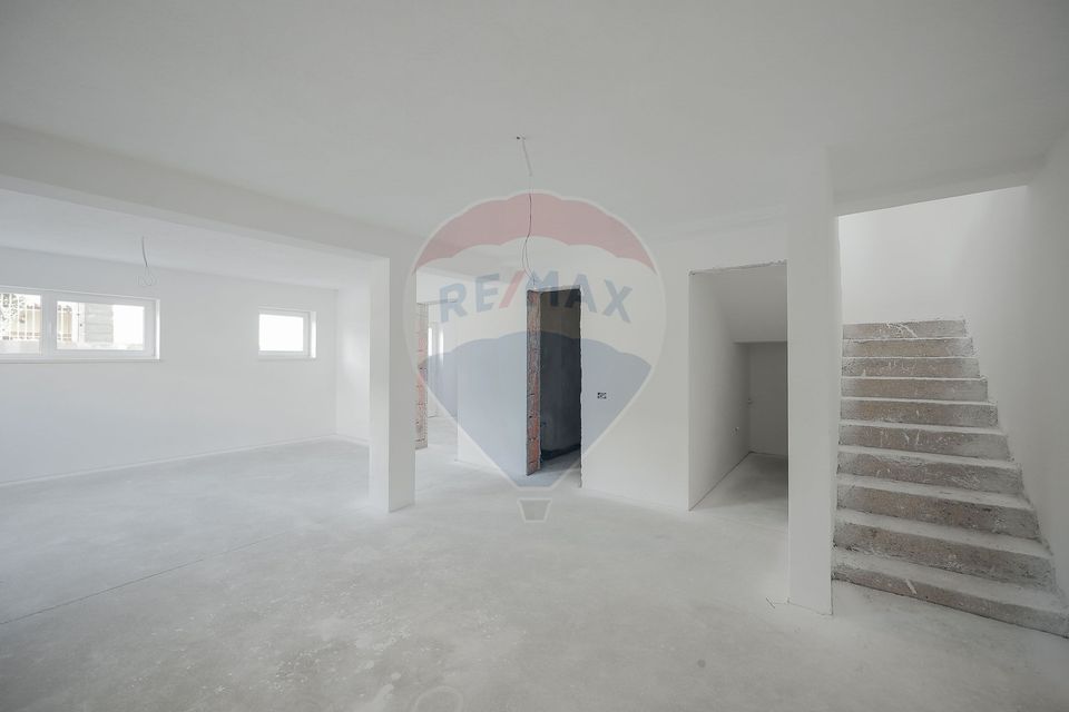 Casă nouă cu 3 Dormitoare, de Vânzare, zona Ioșia