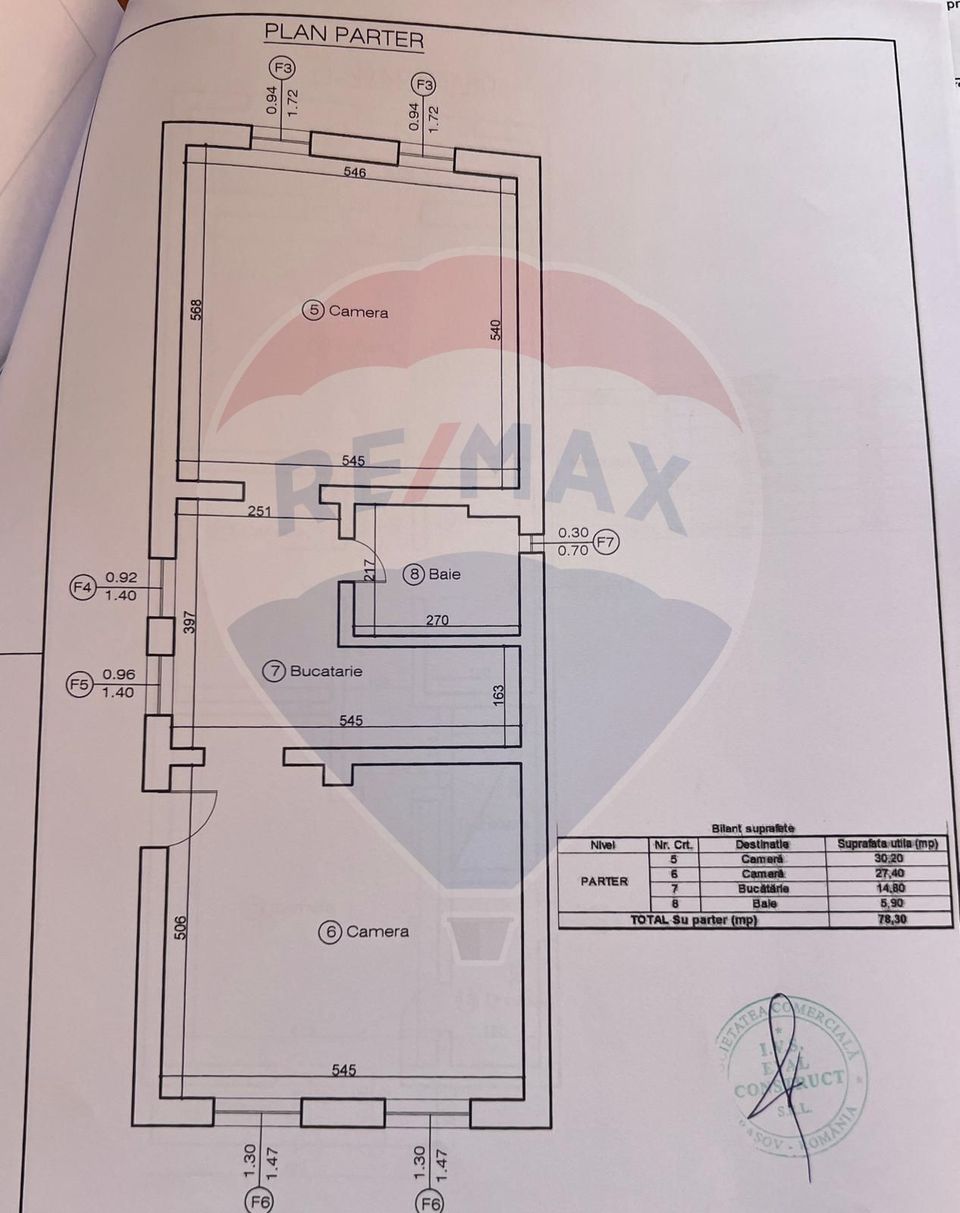 Casă falnică, curte individuală, langă Piața Unirii, în inima Scheilor