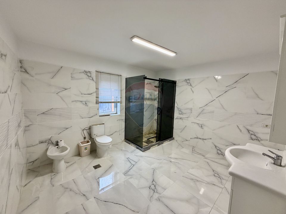 Casă / Vilă cu 8 camere