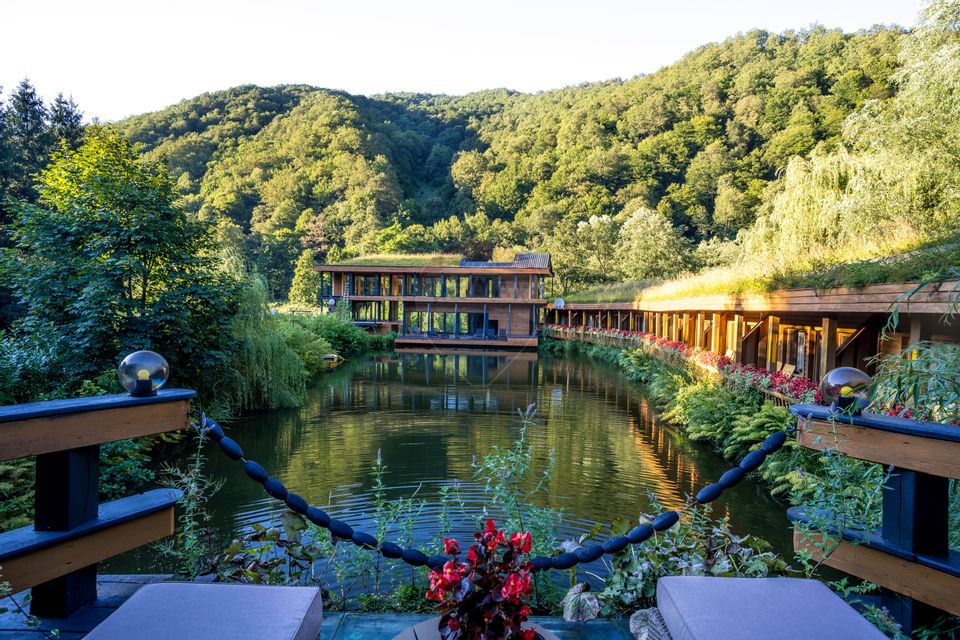 Vând Hotel / Pensiune Lara și Mara, Valea Ierii, muntii Apuseni