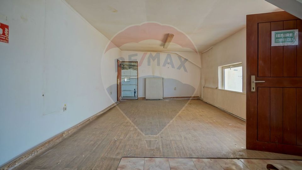 794sq.m Industrial Space for rent, Periferie area