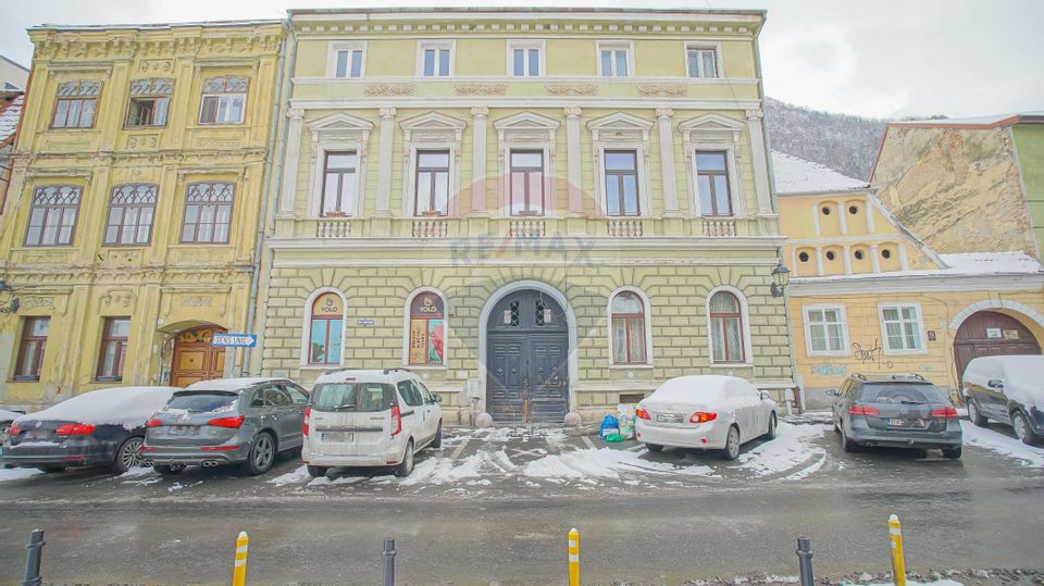 REZERVAT! Apartament spațios, cu loc de parcare, Centrul Istoric