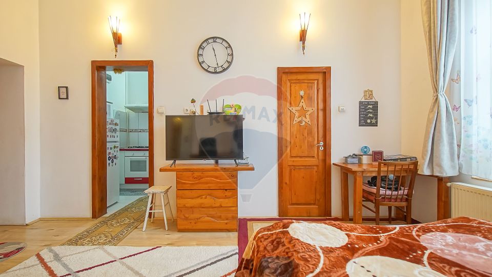 Comision 0% | Garsonieră la casă, curte comună– Matei Basarab