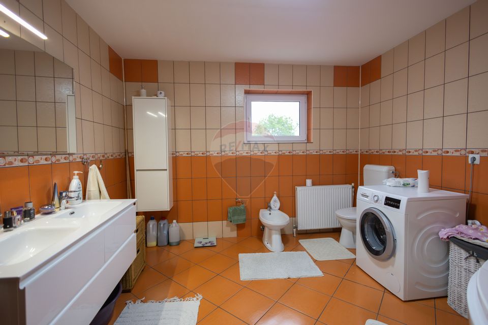 Casa spatioasa de vanzare