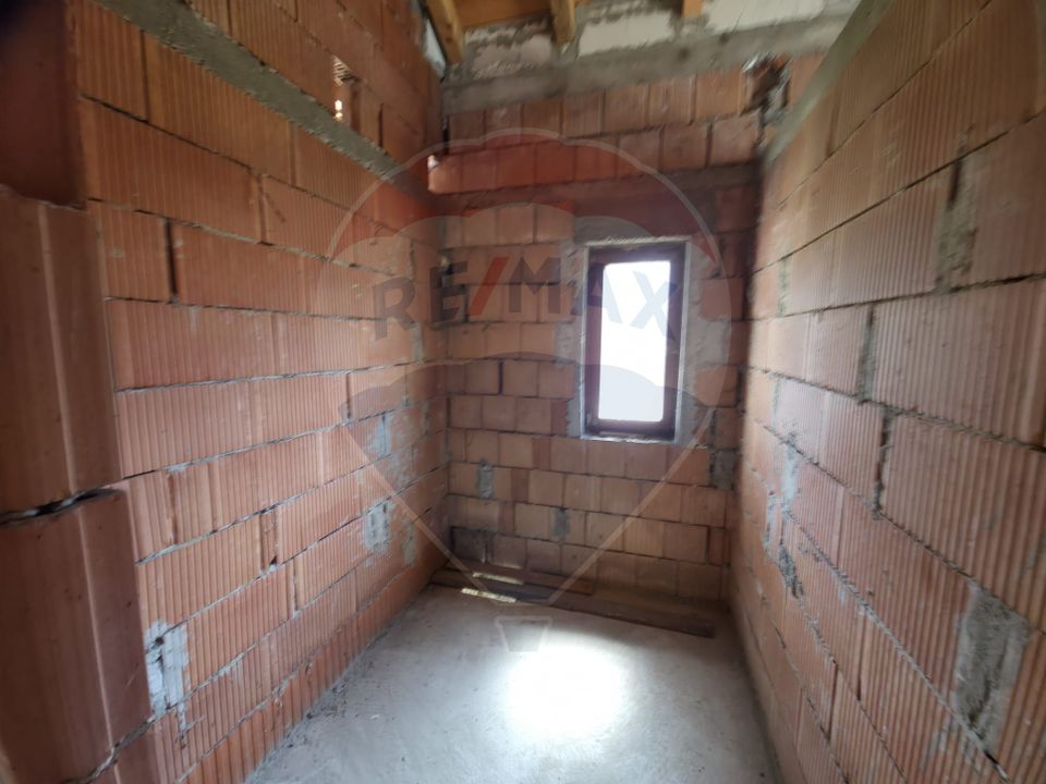 Teren intravilan + casă la roșu de vânzare – Vădurele, jud. Neamț