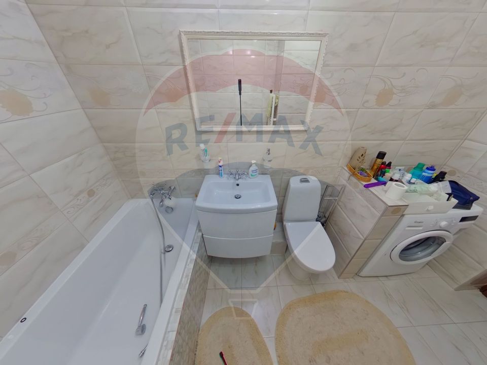 Apartament cu 3 camere de vânzare în zona Central