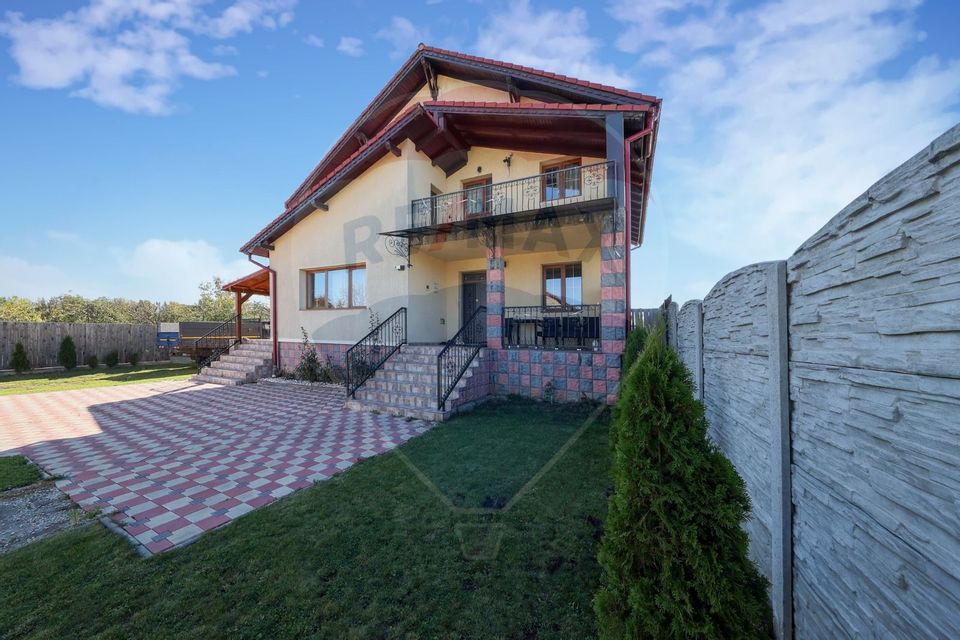 Casă 4 camere, mobilata si utilata, 2 389 m². teren, Sanpetru!