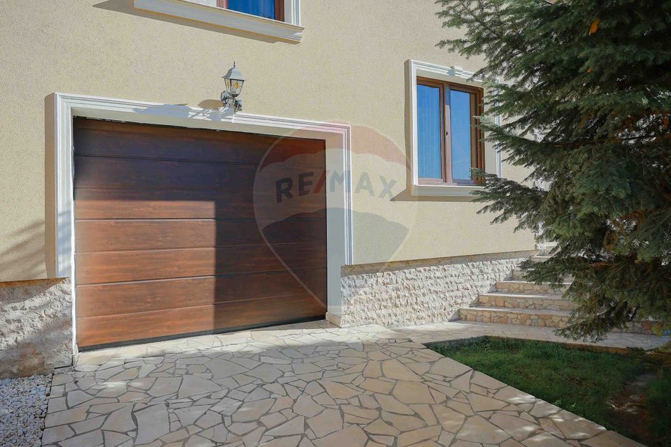 De vânzare vilă cu 7 camere, drum privat, în zona de Dealuri