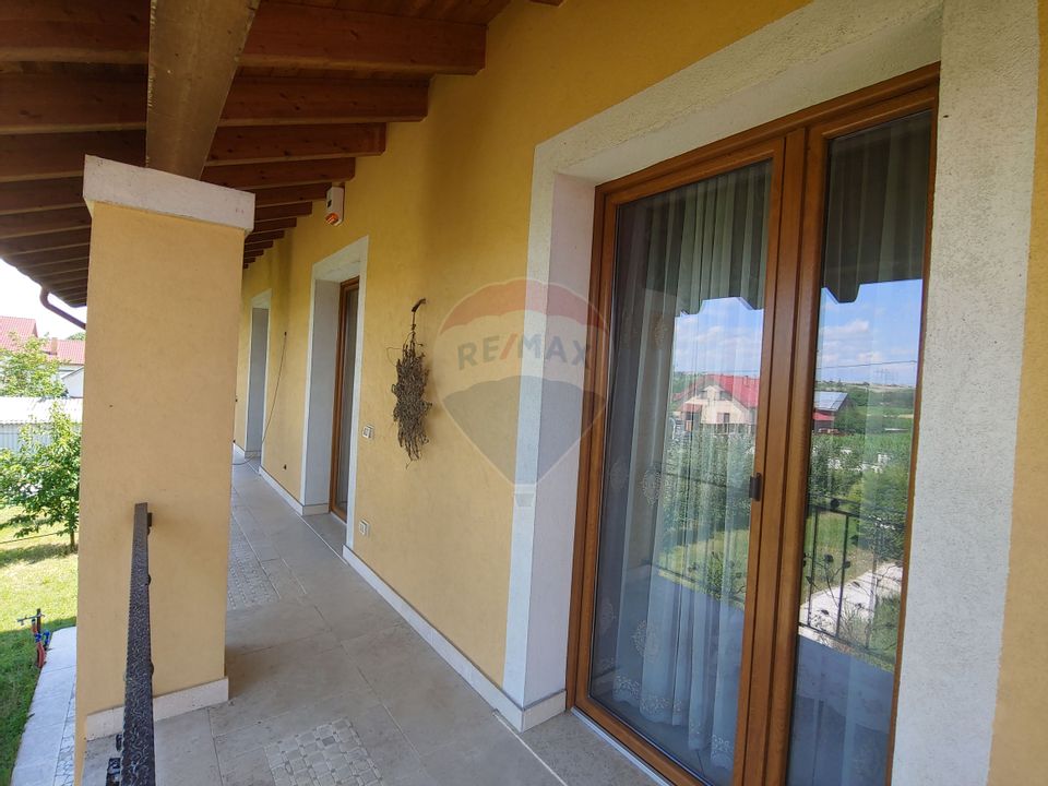 Casă / Vilă de lux cu 5 camere de vânzare în Vadu Moldovei, Suceava