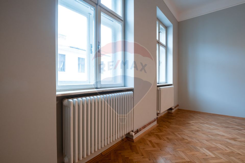 Vanzare  apartament de 2 camere in cladire interbelica, ultracentral