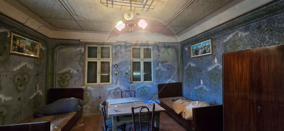 Teren si casă cu teren generos în Socodor