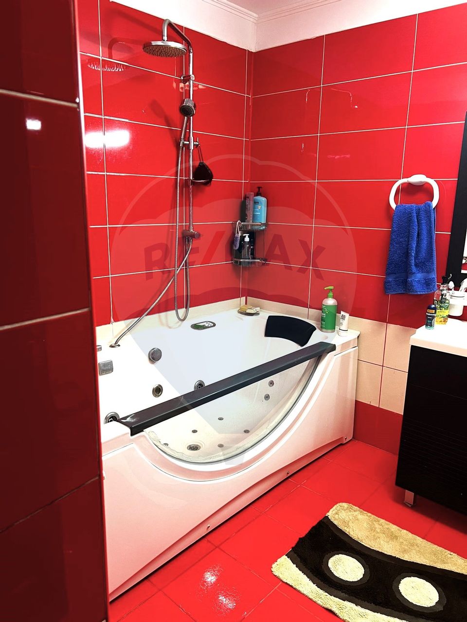 Apartament cu 6 camere de vânzare în zona Fundeni