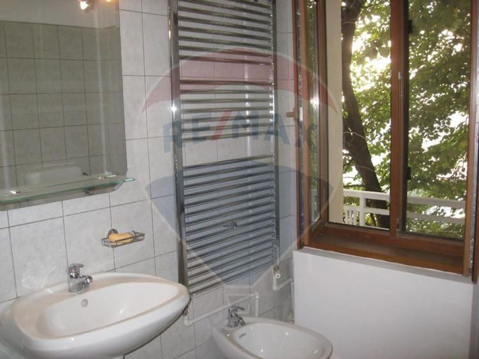 Apartament 6 camere decomandat