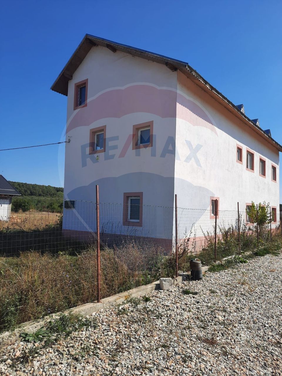 House / Villa with 7 rooms for sale plus land in Gaesti