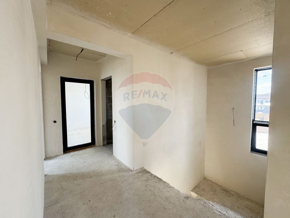 Casă semifinisată în Dezmir - Spațiu, liniște, acces rapid către oraș