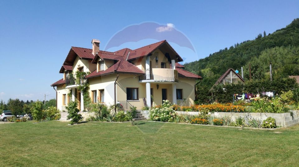 Vilă în zona Glăjărie, 10 camere, Sp + E + M, teren 2789 mp