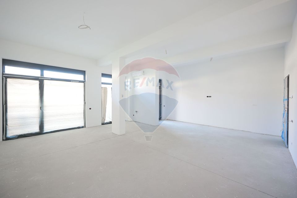 90sq.m Commercial Space for sale, Central area