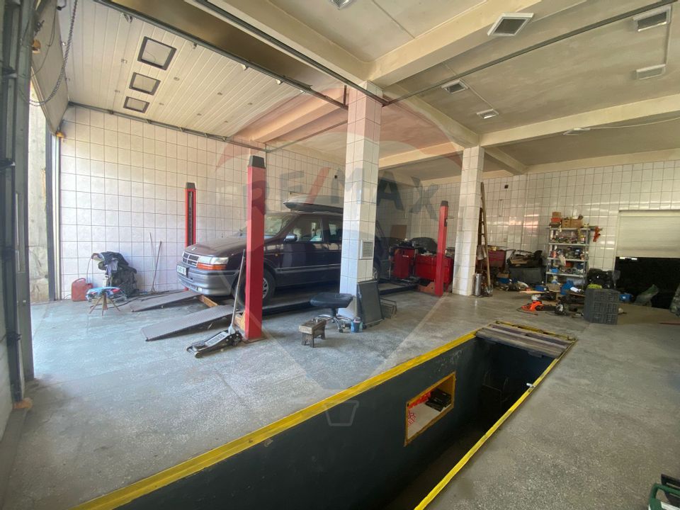 Casă / Vilă, și service cu spații de birouri, de vânzare în sector 4