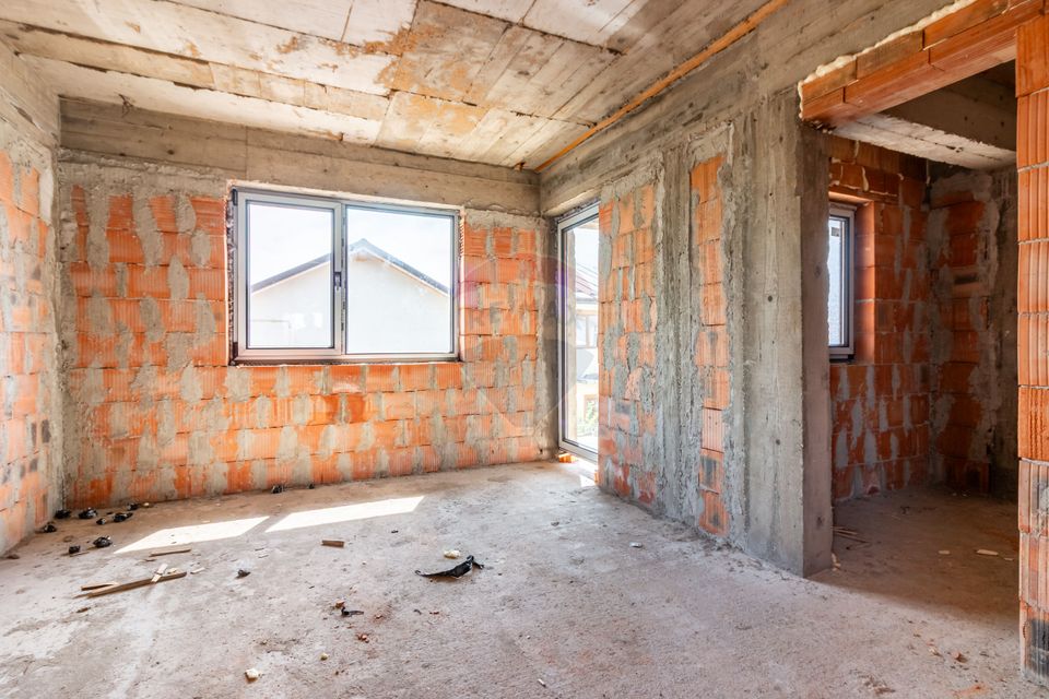 Casa / Vila la rosu in Chitila / Strada Rudeni - teren 264 mp