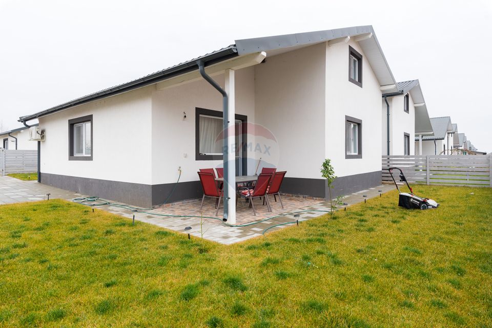 4 room House / Villa for sale, Exterior Est area