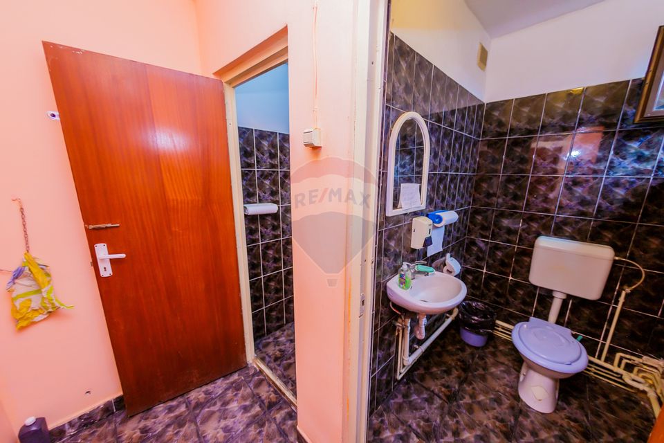 190sq.m Commercial Space, Central area