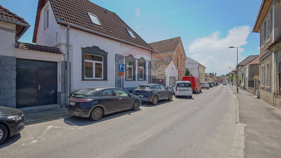 Casă deosebită în Brașov, afacere sau locuință multifuncțională!