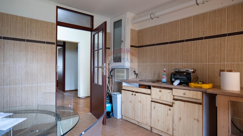 Vanzare - apartament 4 camere, curte, foisor, piscina - Snagov