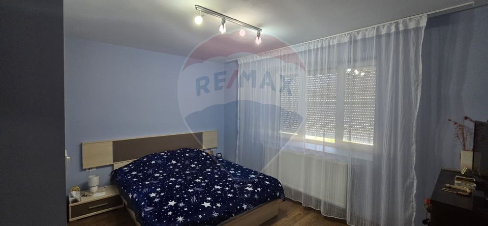 8 room House / Villa for sale