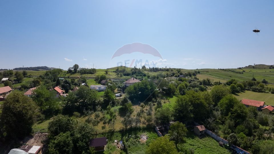 Teren  intravilan 3,000mp Hetiur