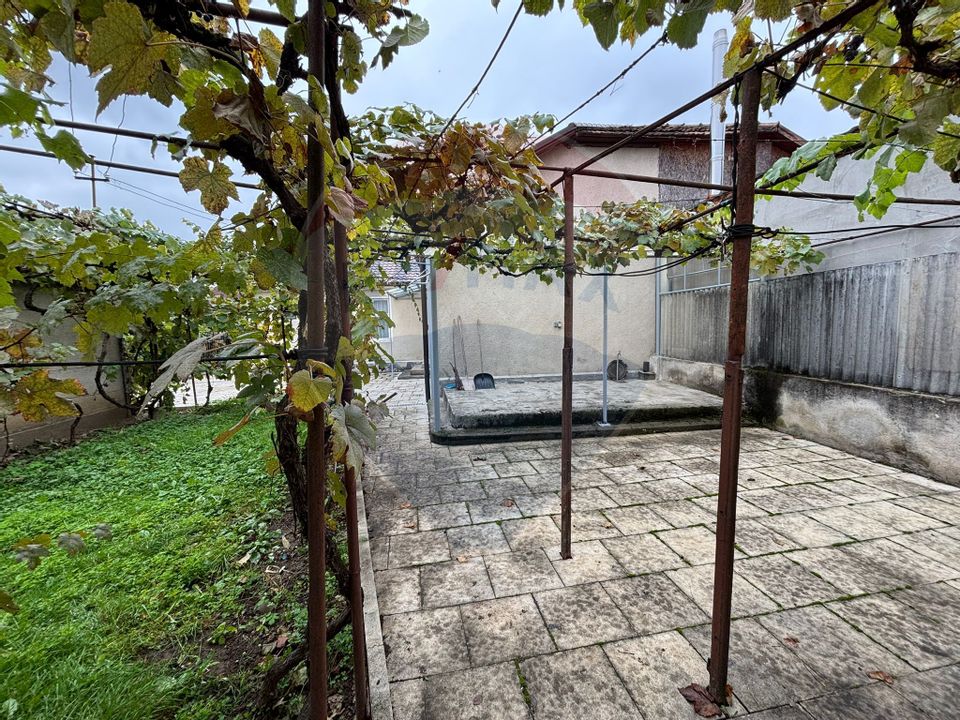 Casă / Vilă cu 5 camere de vânzare în Aleșd zona Ultracentral