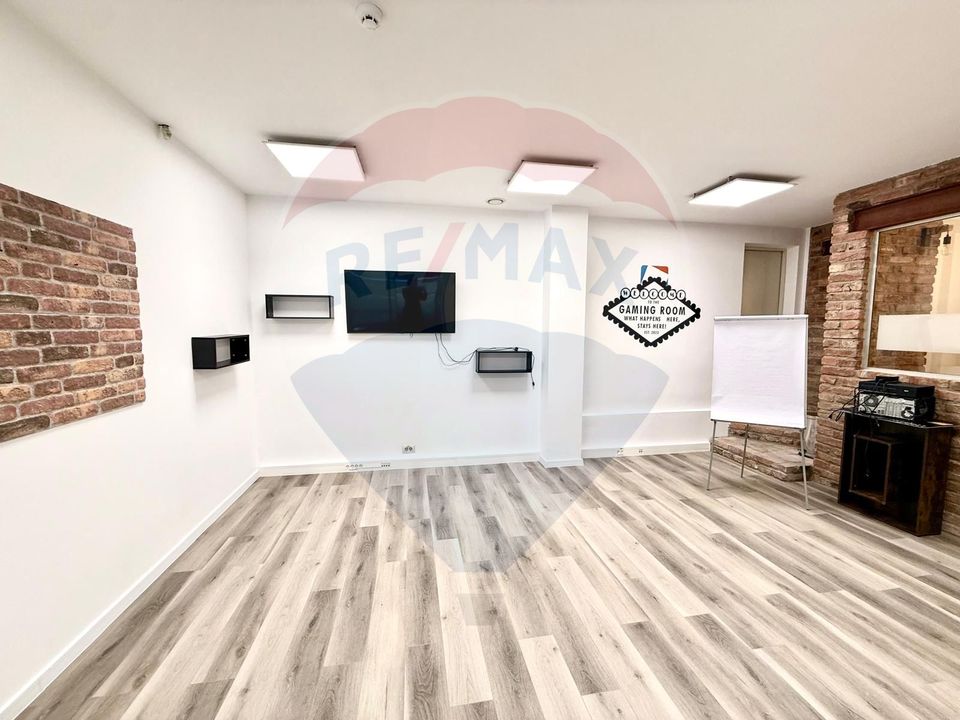 De închiriat spațiu Comercial/ de Birouri modern, Central