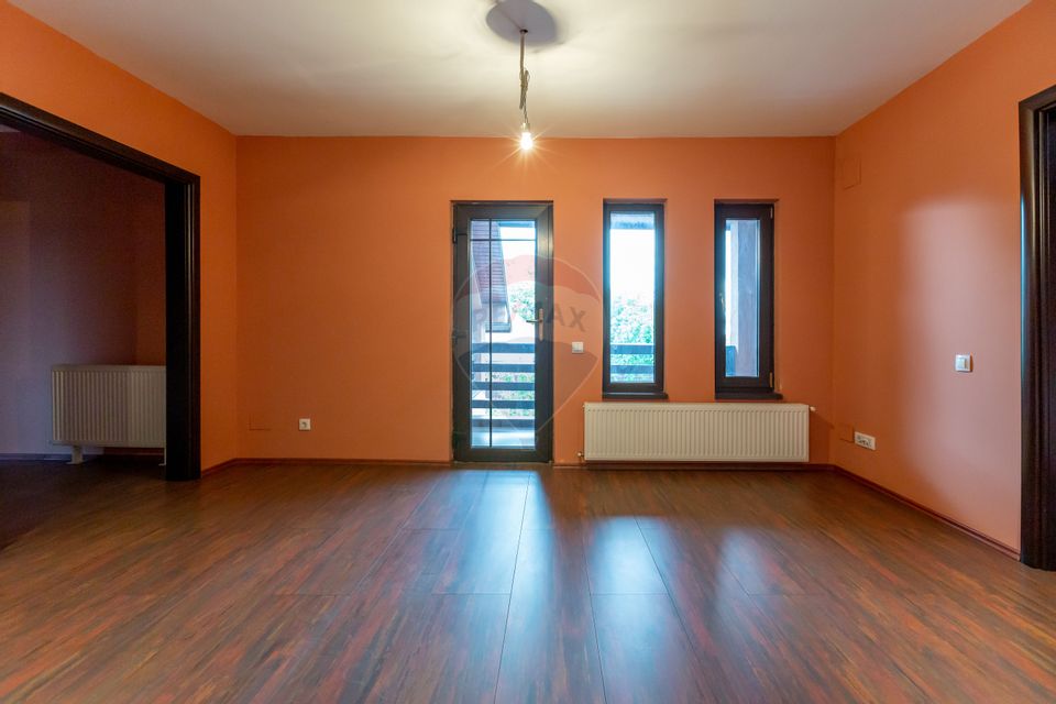 10 room House / Villa for sale, Serbanesti area