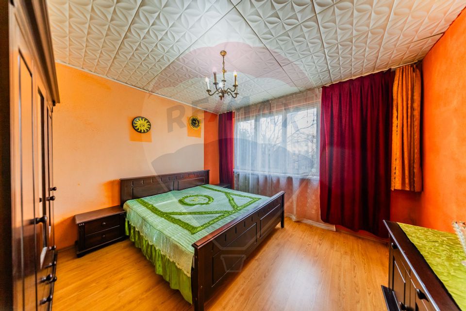 Apartament cu 3 camere la etajul 2 în zona Podgoria