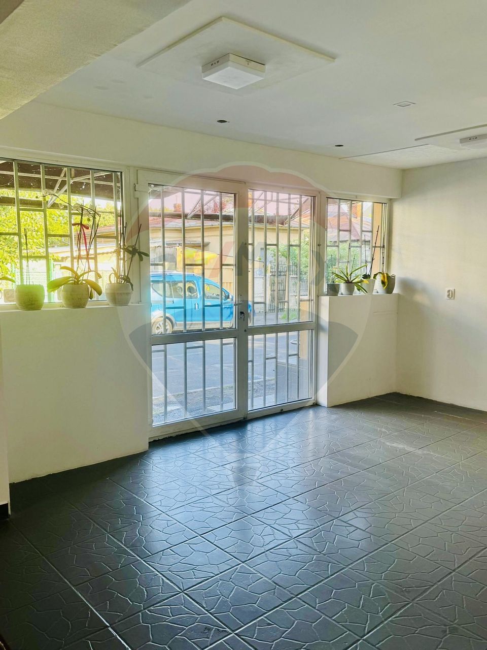 Spatiu comercial parter, zona Sos.  Chitila, ideal afacere de familie