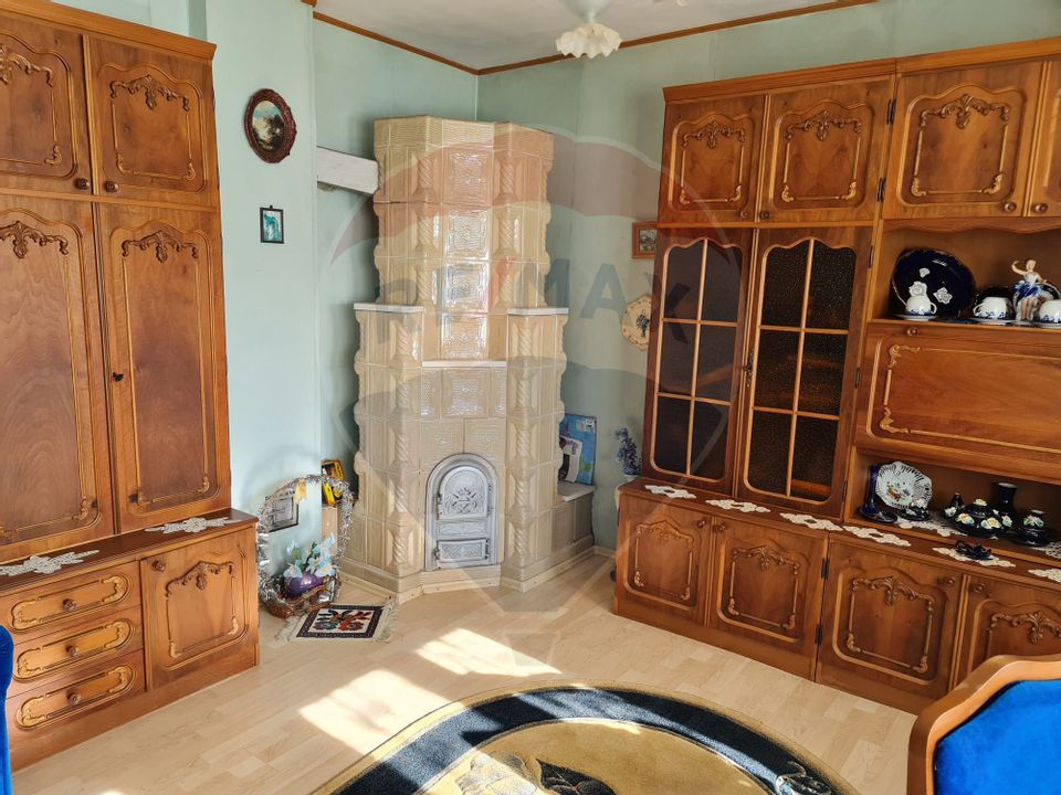 Casă / Vilă cu 6 camere de vânzare la munte in com. Agas