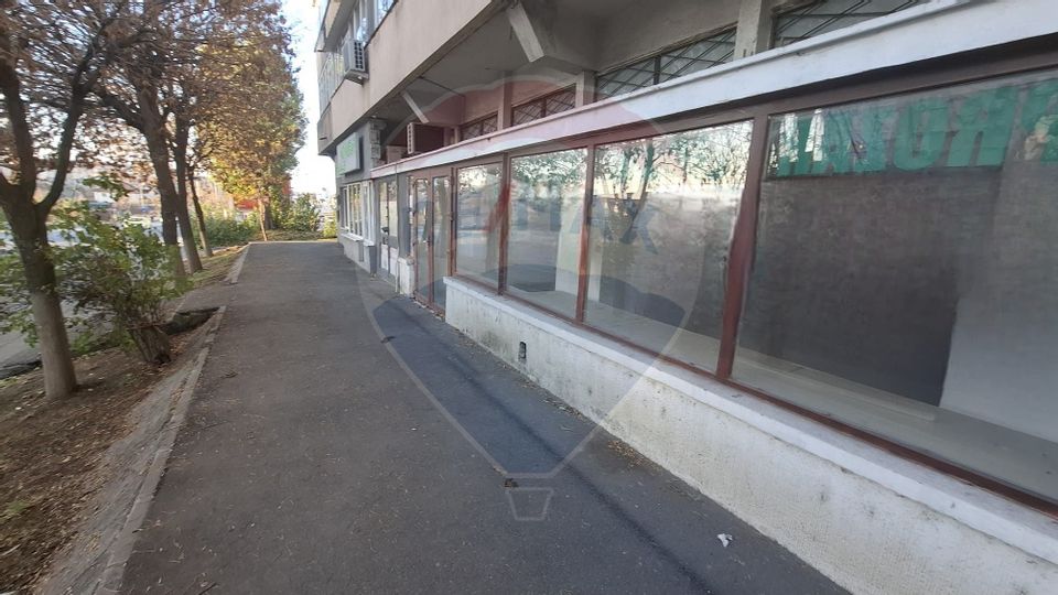 155sq.m Commercial Space for rent, Craiovita Noua area