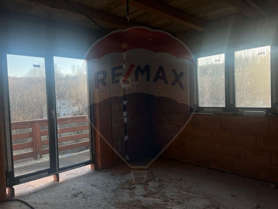 Casă / Vilă cu 6 camere de vânzare