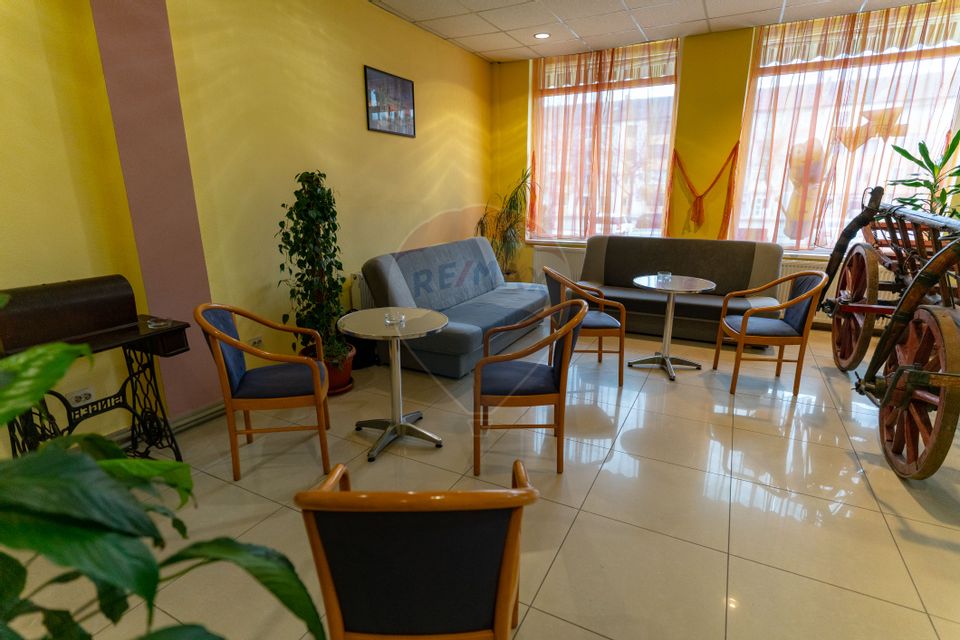 Hotel / Pensiune cu 32 camere-vânzare în Hunedoara,  zonă Centrală