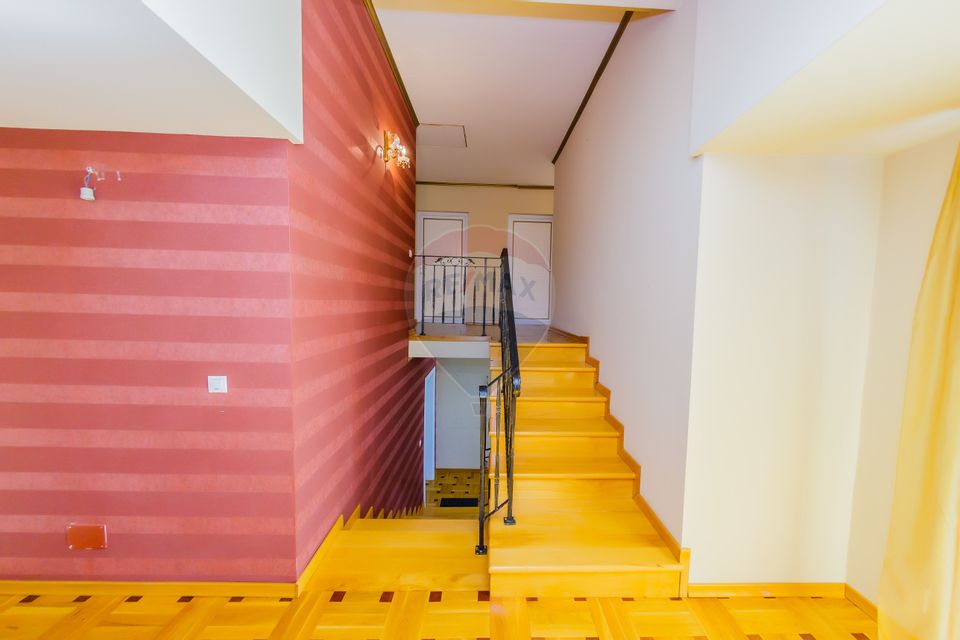 Vilă cu 5 camere de închiriat