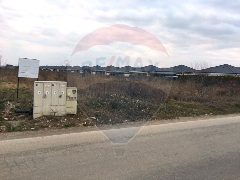 6 loturi Tarlungeni - cartier Izvor, la strada asfaltata, utilitati