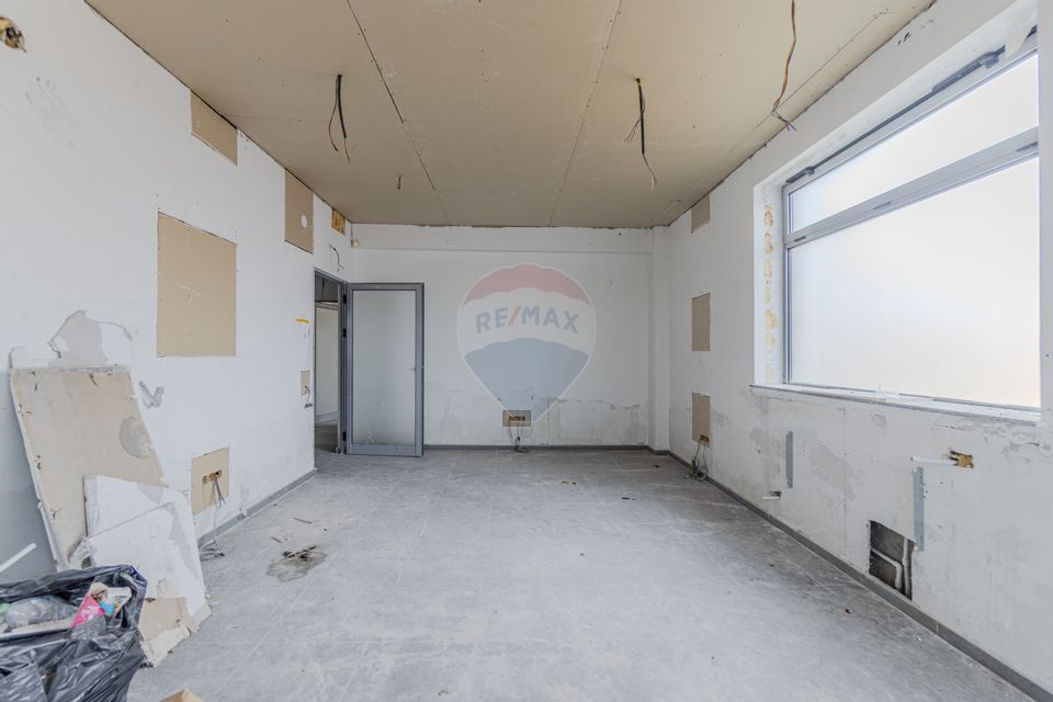 Cladire de 902 mp utili de vânzare, zona Grivitei - DN 13, COMISION 0