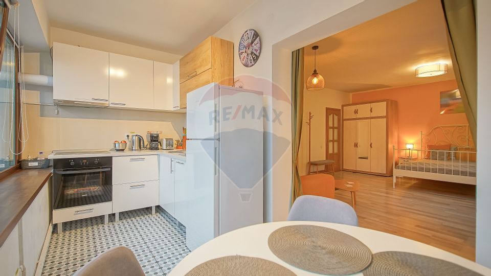 Casa cu 5 studiouri independente, terasa rooftop, vedere montana