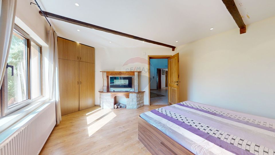 10 room Hotel / Pension for sale