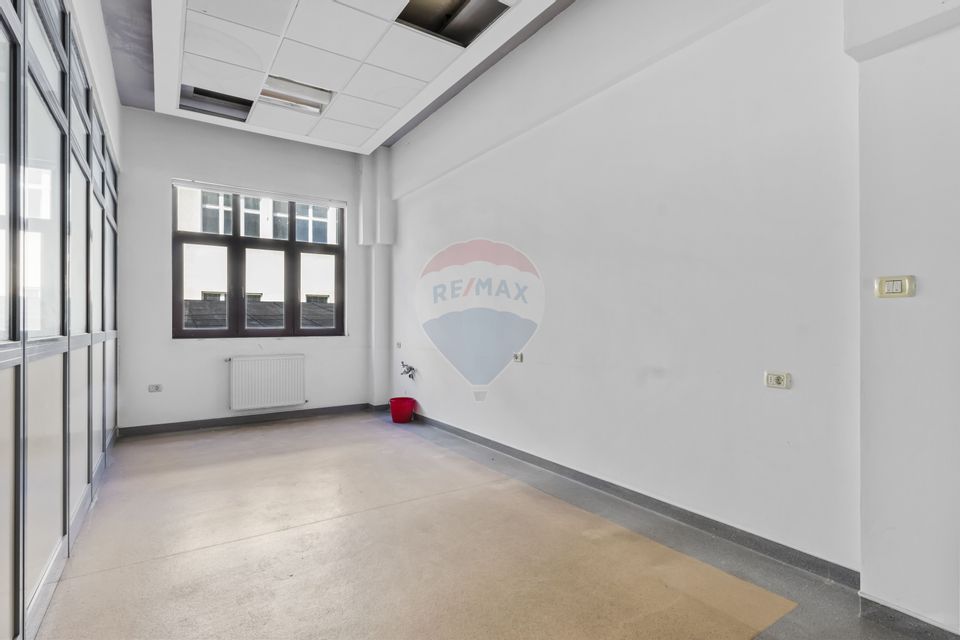 Cladire unica cu destinatii multiple de vanzare Ultracentral Arad