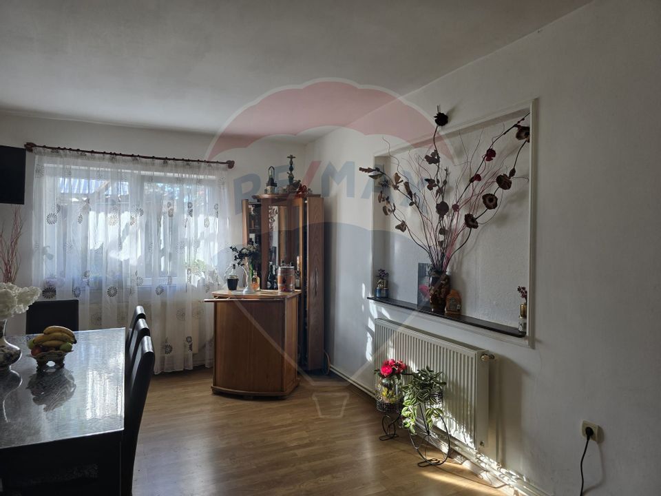 Casă / Vilă cu 5 camere de vânzare în zona George Enescu